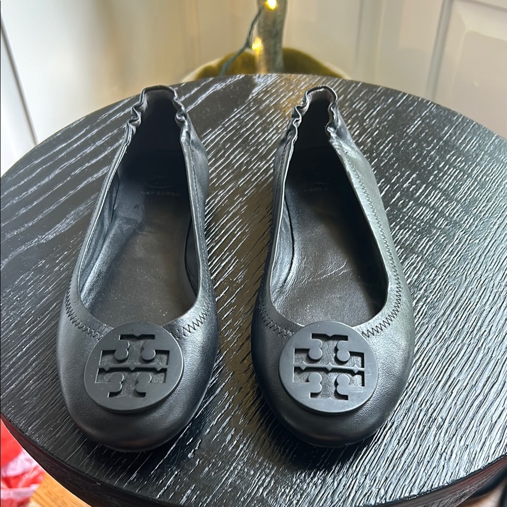 Tory Burch Black Leather Flats with Logo Medallion
